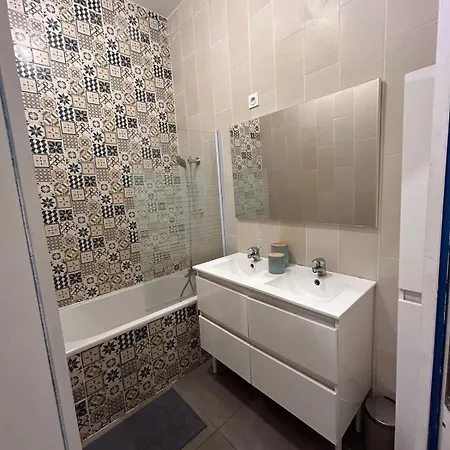 Meublee Nantaise Dans Un T3 Commun Avec Terrasse Нант