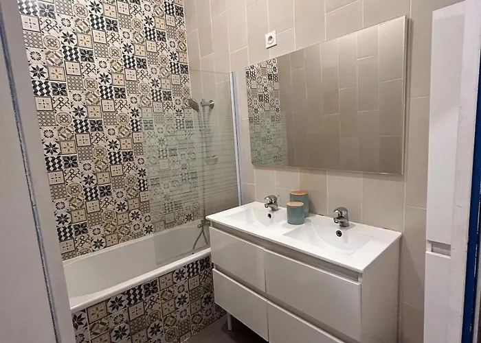 Meublee Nantaise Dans Un T3 Commun Avec Terrasse 南特